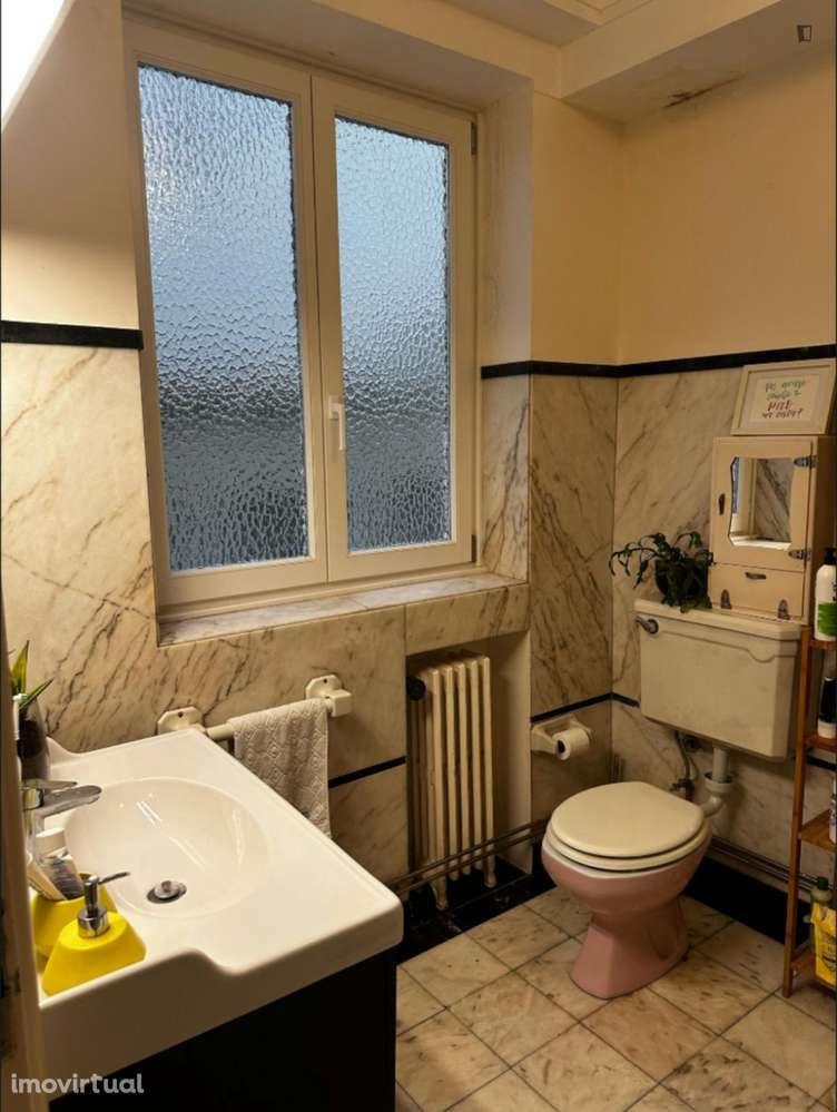 Quarto - localizado em Santo Ildefonso Porto - Grande imagem: 2/18