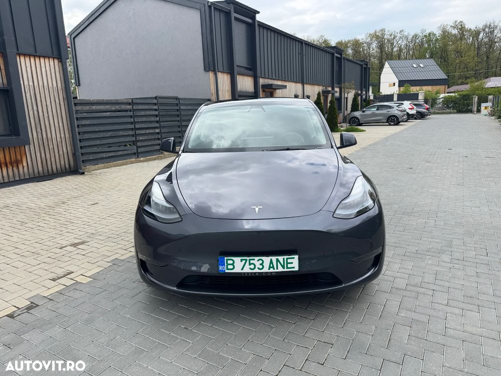 Tesla Model Y - 7