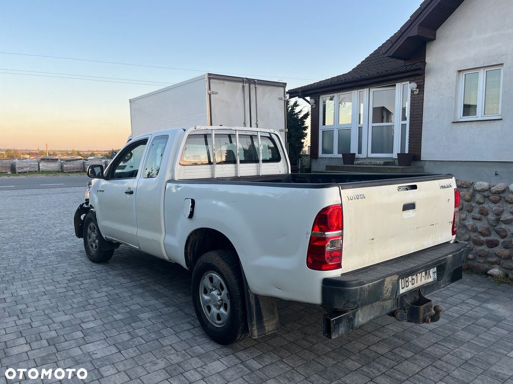 Toyota Hilux D4-D DLX - 6