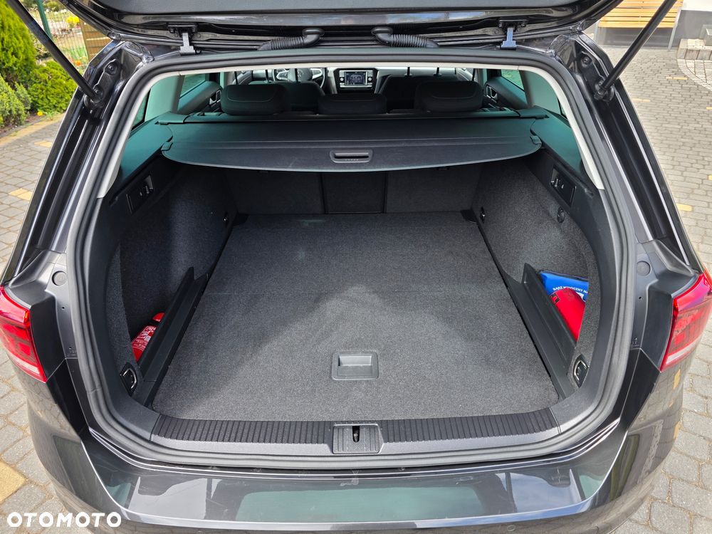 Volkswagen Passat Variant 2.0 TDI EVO Elegance DSG - 25