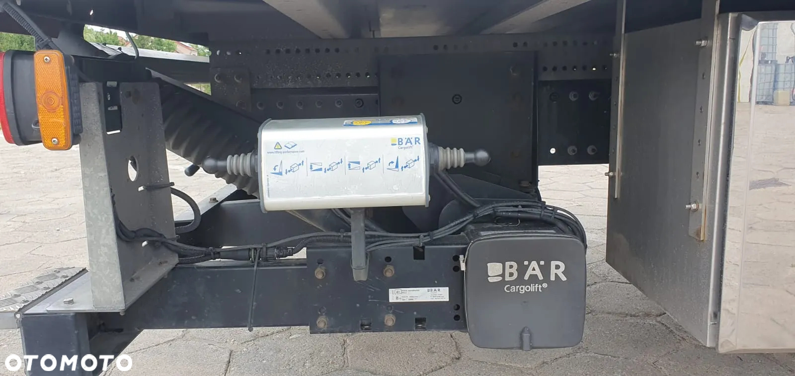 Zabudowa kontener WALTHER + winda BAR Cargolift - 13