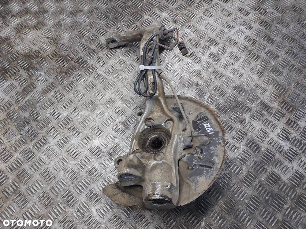 PIASTA ZWROTNICA LEWY PRZÓD AUDI A4 B6 1.9 TDI 8E0407241B - 2