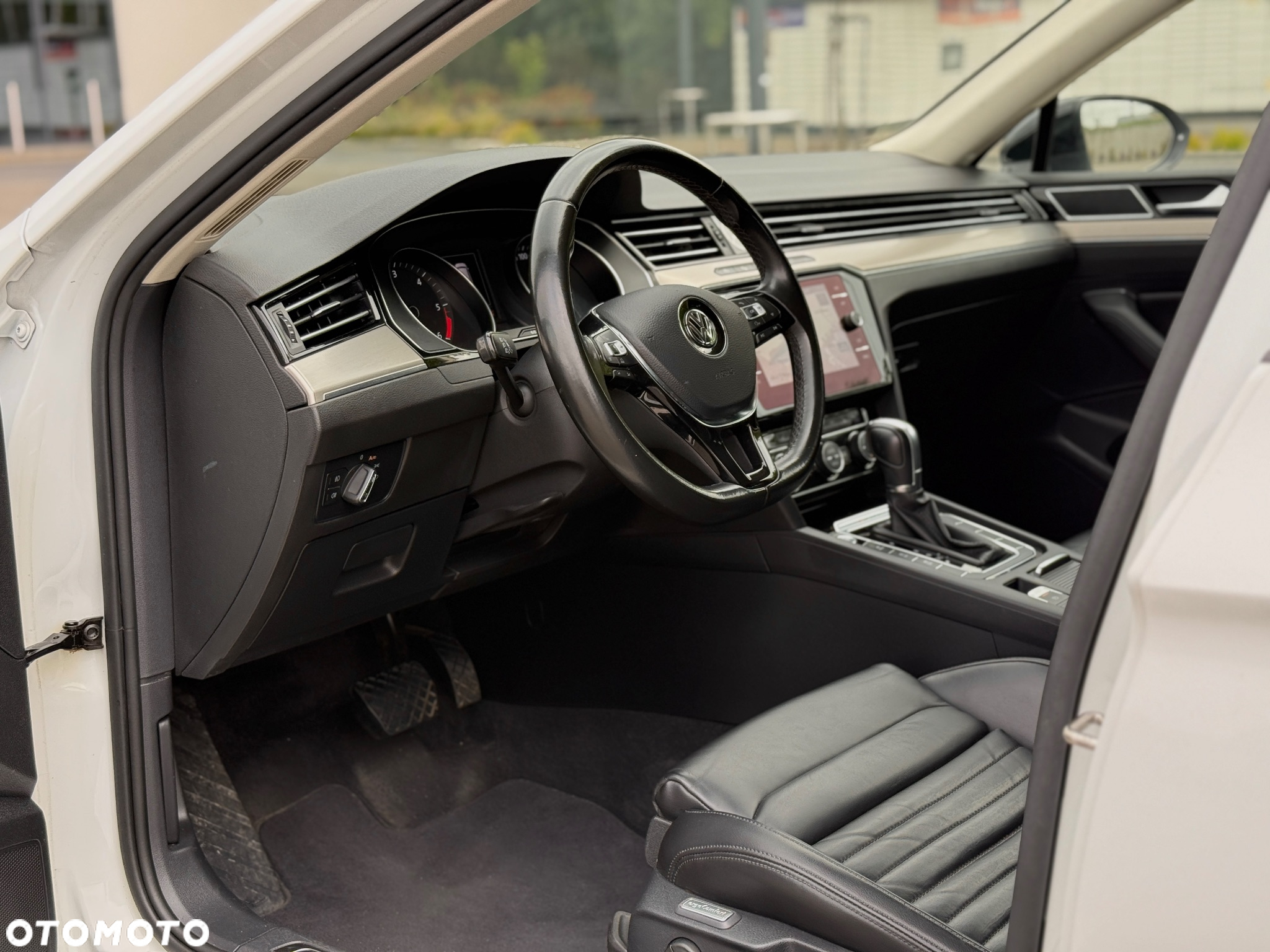 Volkswagen Passat Variant 2.0 TDI SCR DSG (BlueM Tech) Comfortline - 17