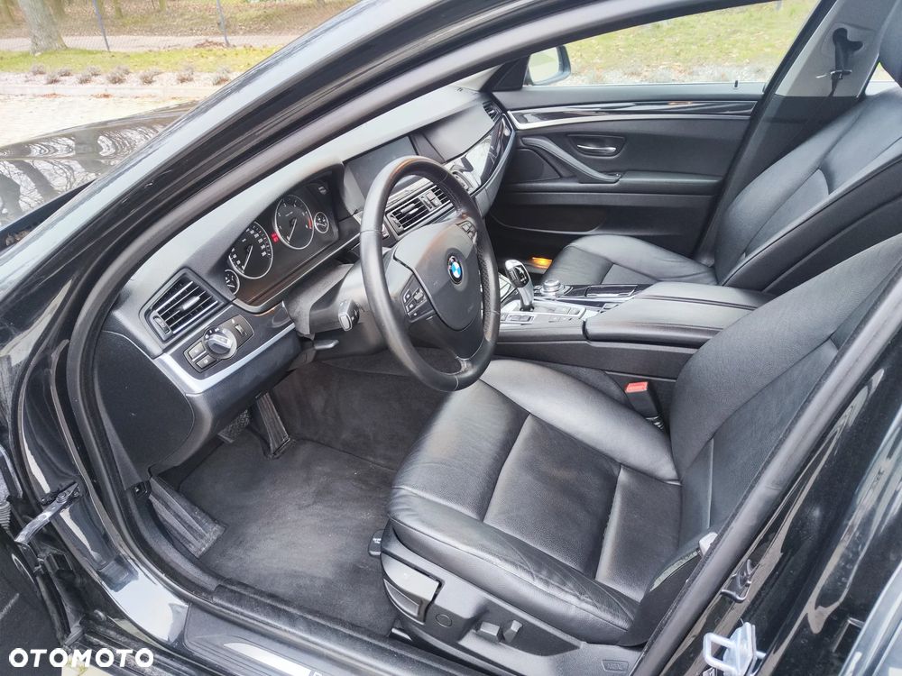 BMW Seria 5 525d xDrive Sport-Aut Luxury Line - 18