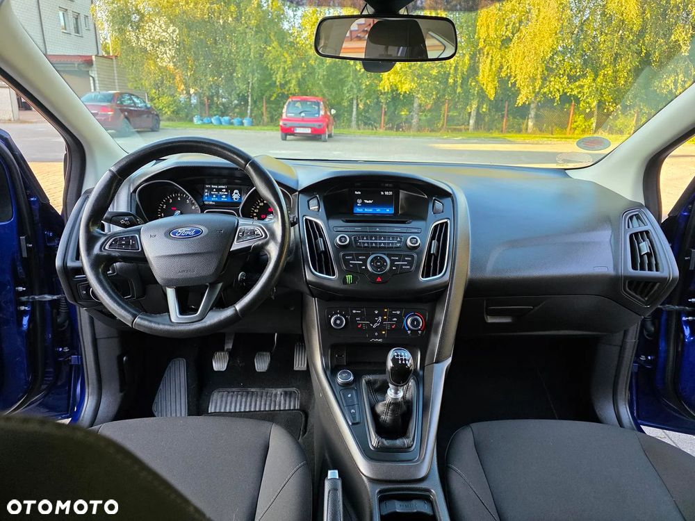 Ford Focus 1.0 EcoBoost Trend - 27