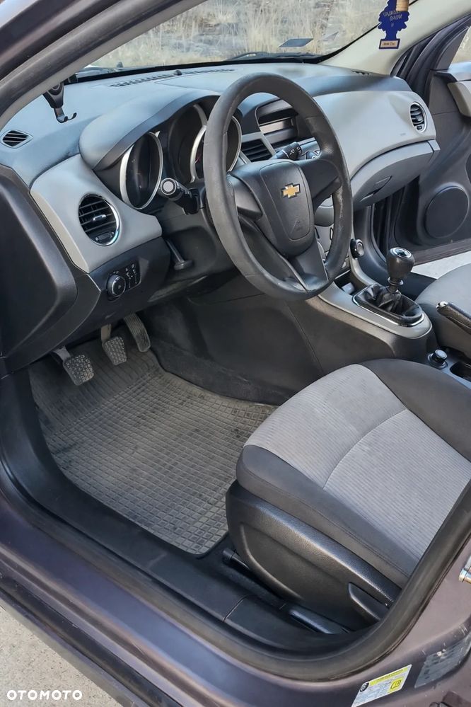 Chevrolet Cruze 1.6 LS - 3