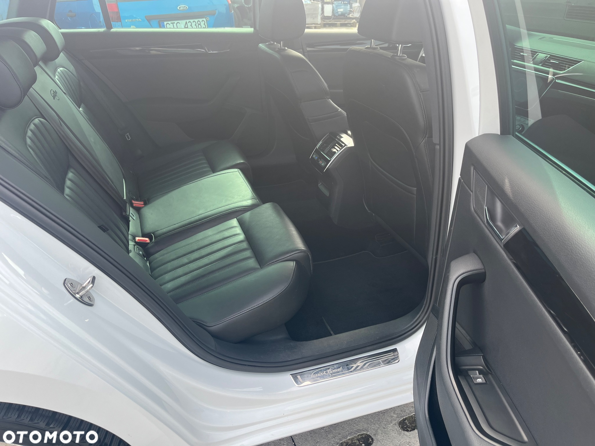 Skoda Superb 2.0 TDI 4x4 L&K DSG - 23