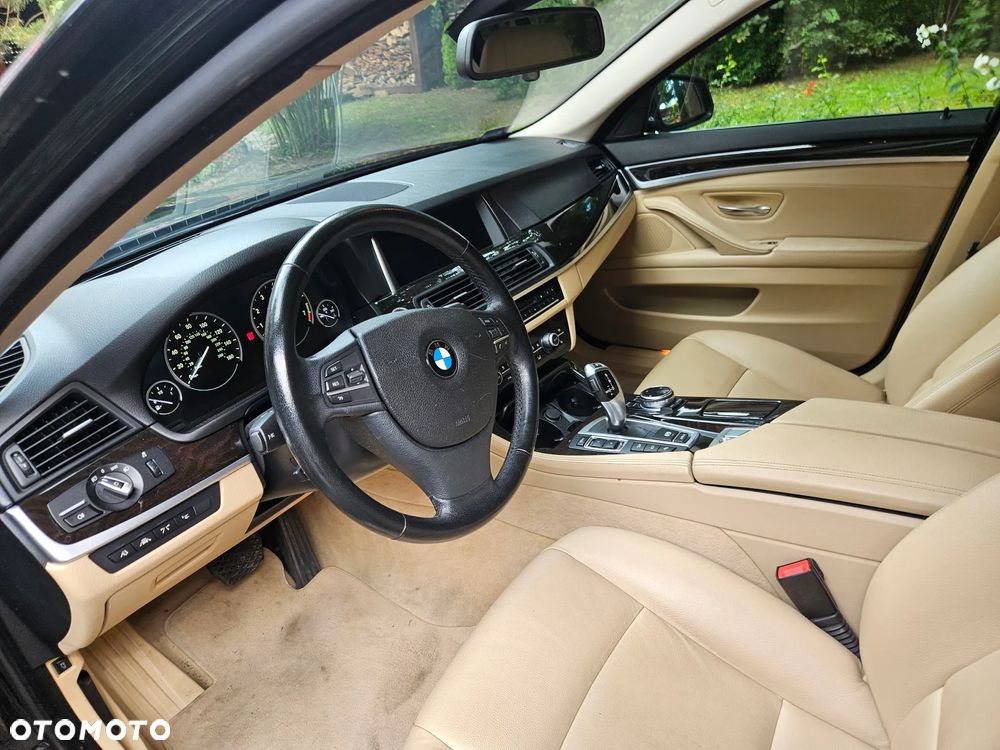 BMW Seria 5 528i xDrive Sport-Aut Luxury Line - 3