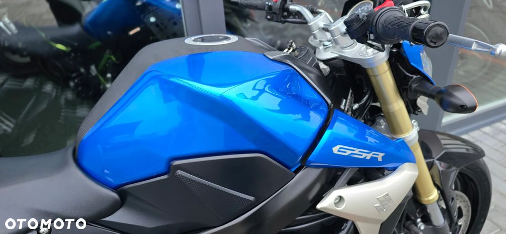 Suzuki GSR - 11