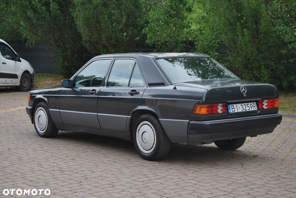 Mercedes-Benz W201 (190) - 4