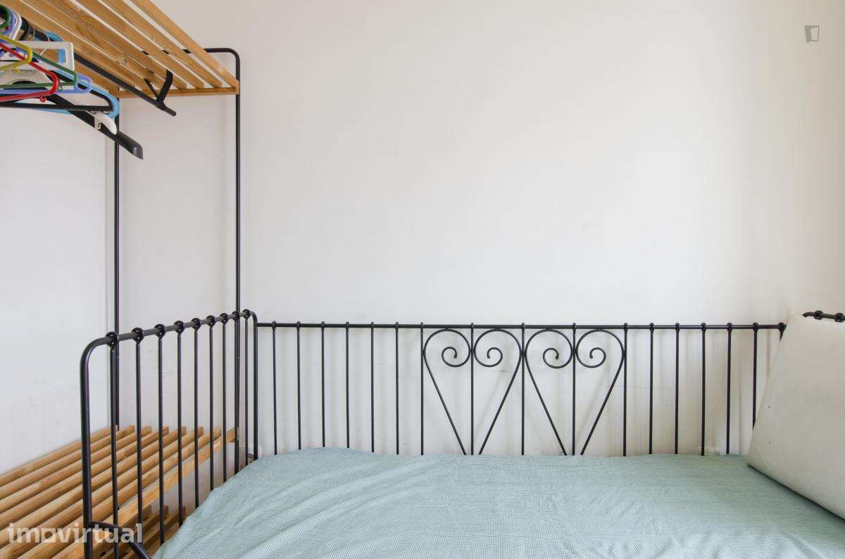 Quarto - localizado em Mouraria Lisbon - Вид 4