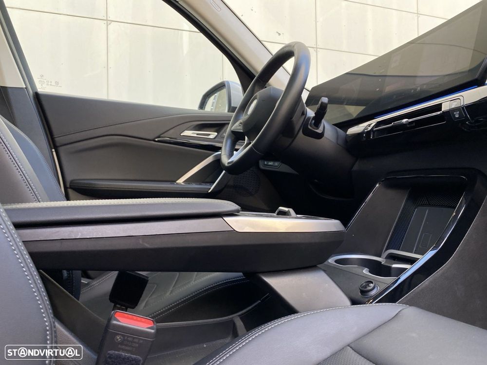 BMW X1 xDrive25e xLine — fotografia 17