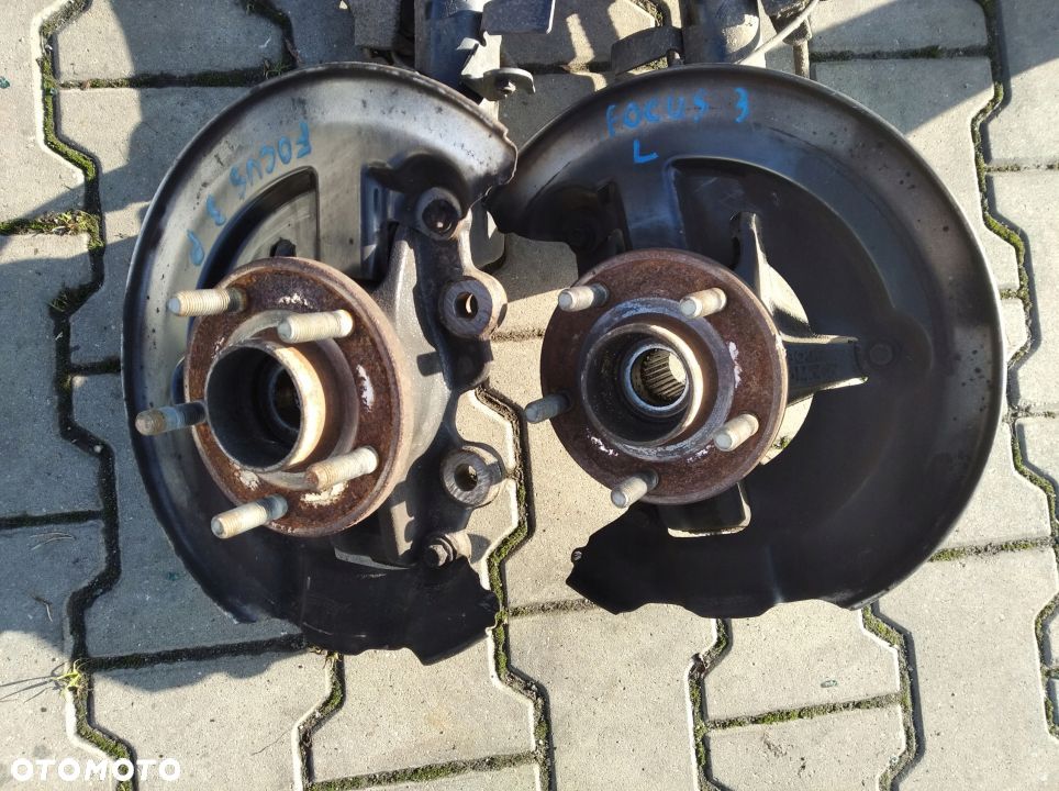 Ford Focus MK3 1.0 1.6 Ecoboost zwrotnica piasta przod przednia prawa  lewa - 1