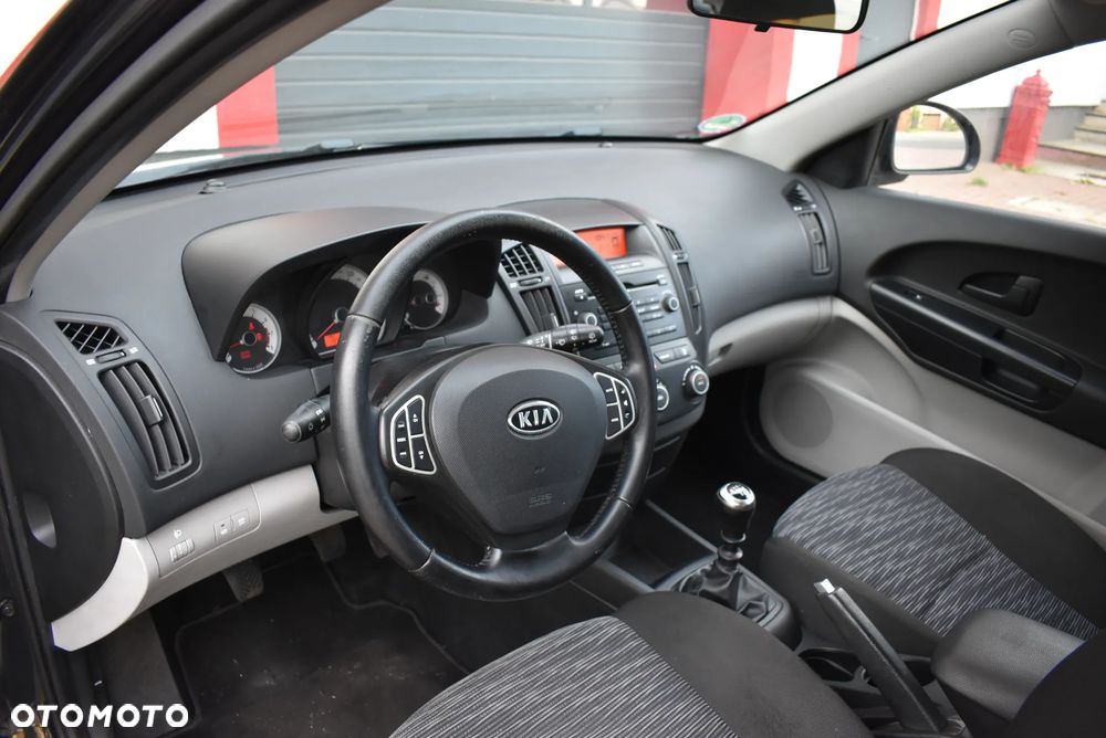 Kia Ceed - 7