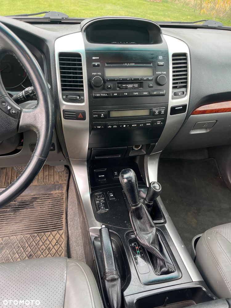Toyota Land Cruiser - 7