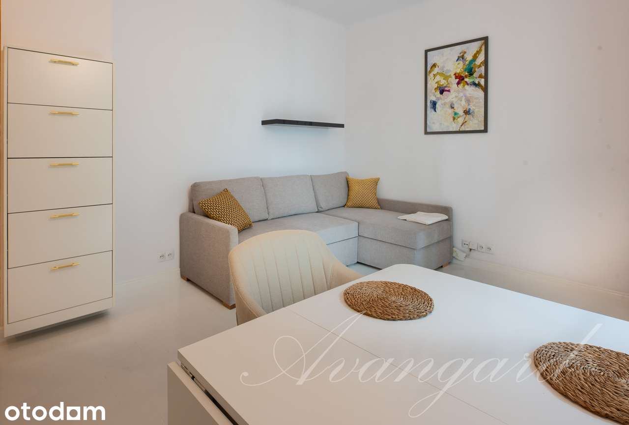 Przy Pl. Grunwaldzkim, urocze studio z balkonem.