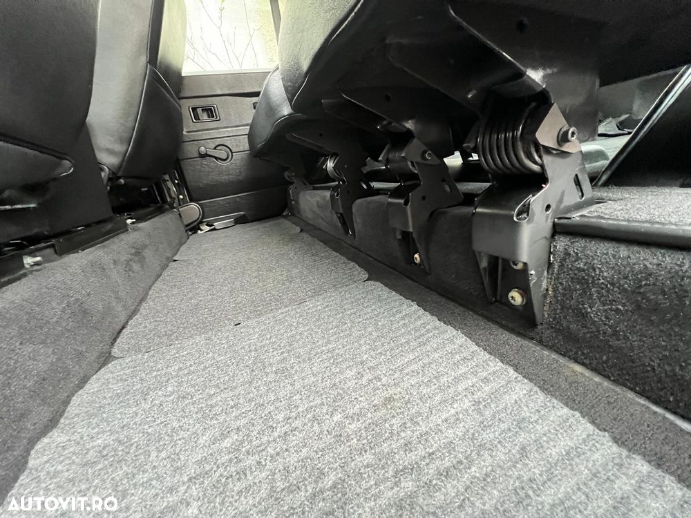 Land Rover Defender 110 2.4I SE - 7