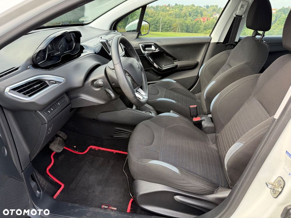 Peugeot 208 120 VTI Automatik Allure - 9