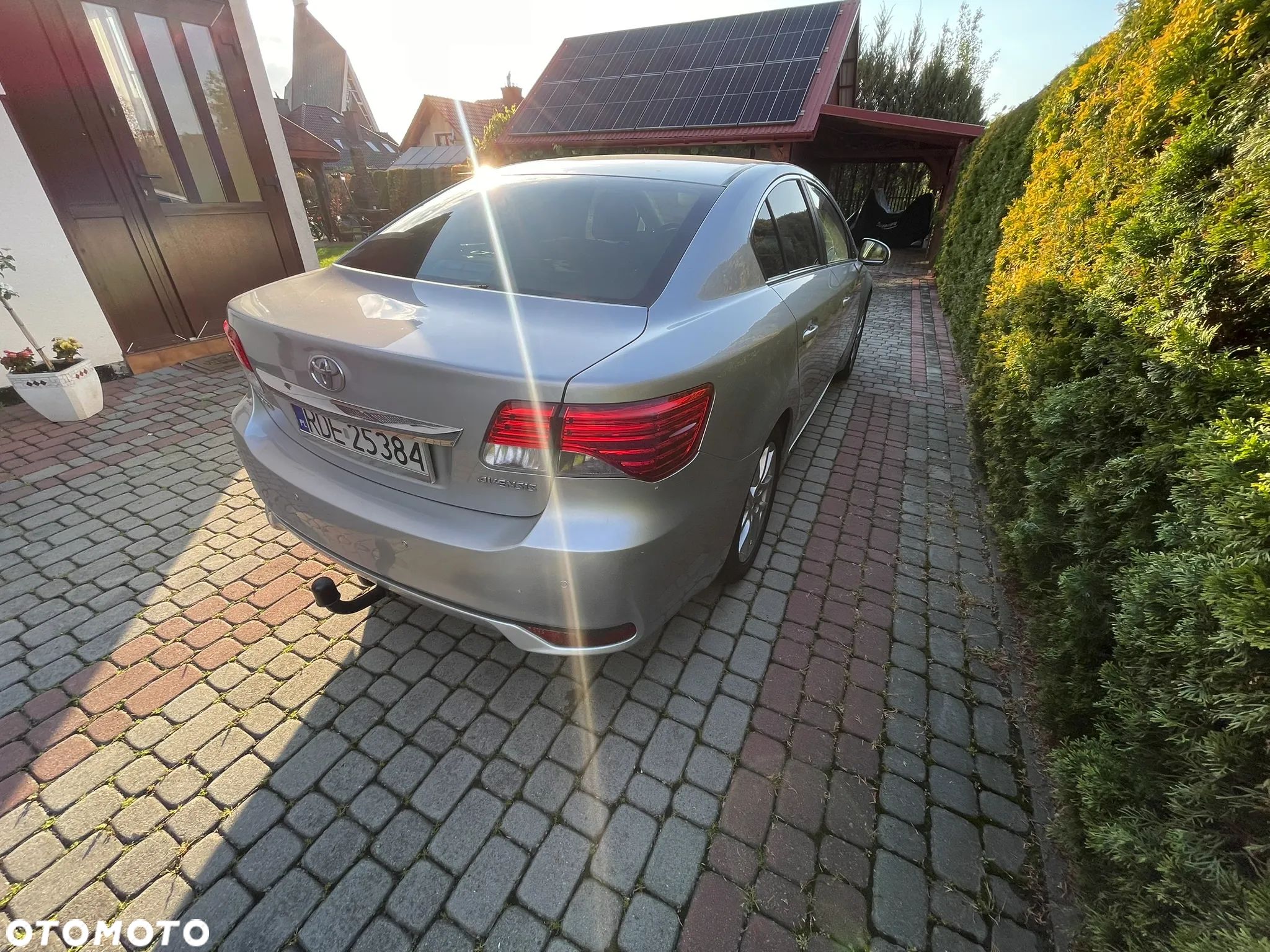 Toyota Avensis 1.8 Premium - 1
