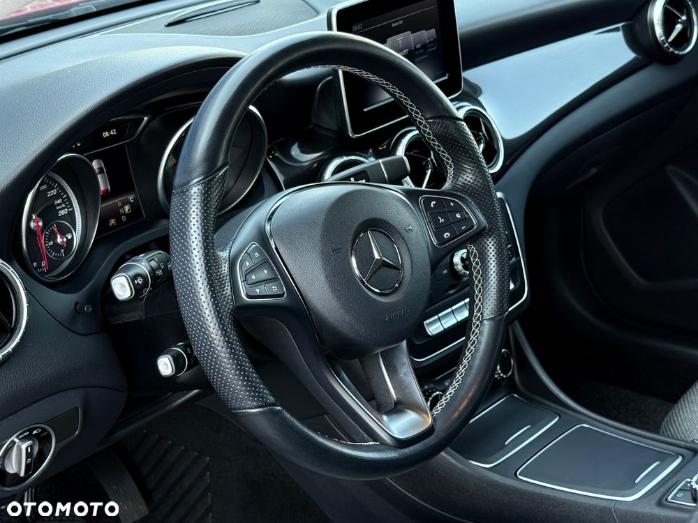 Mercedes-Benz CLA 180 7G-DCT - 21