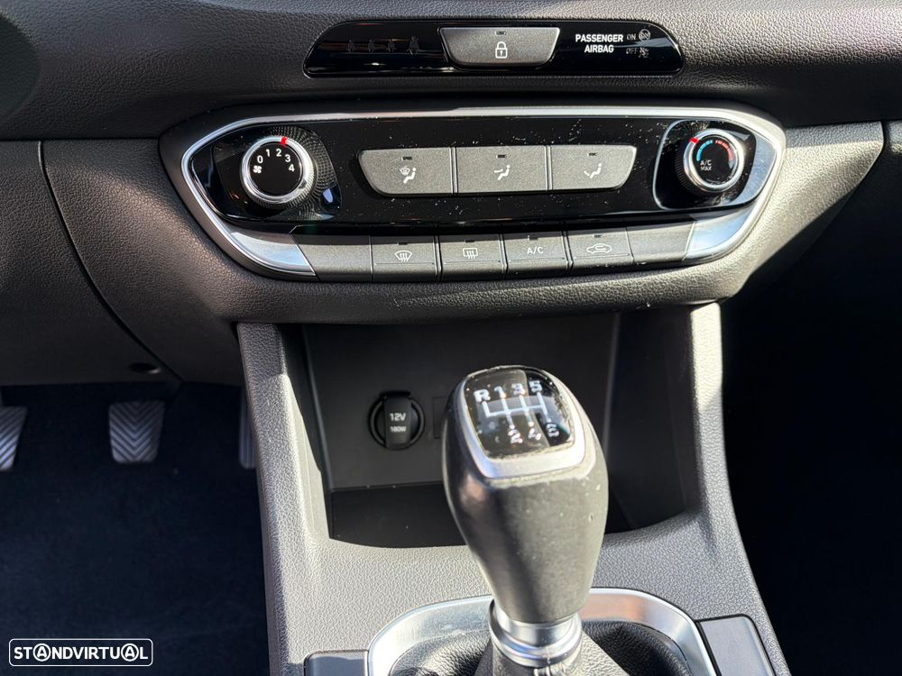 Hyundai i30 SW 1.6 CRDi Style+Navi - 9