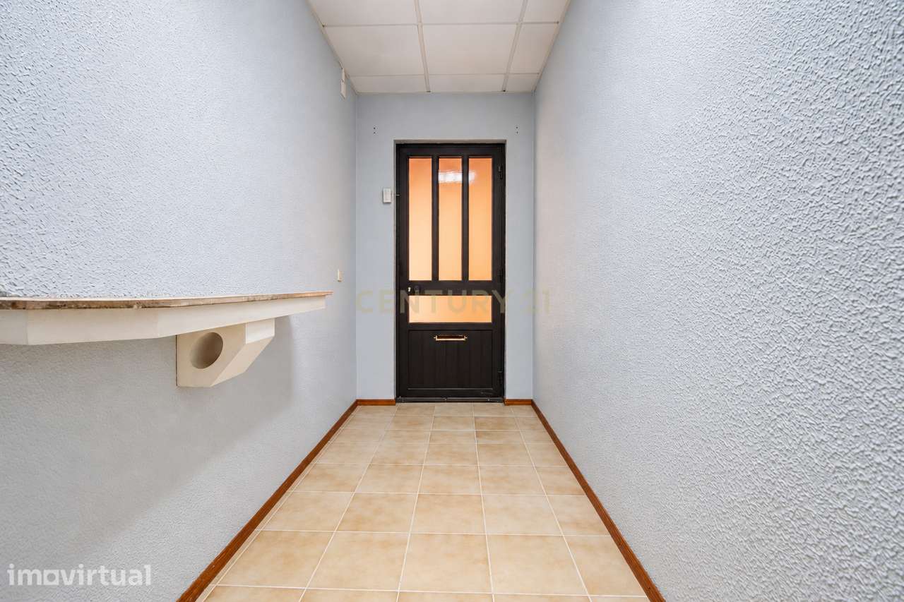 Loja com Potencial de Conversão em Apartamento – Figueira da Foz - Grande imagem: 2/15