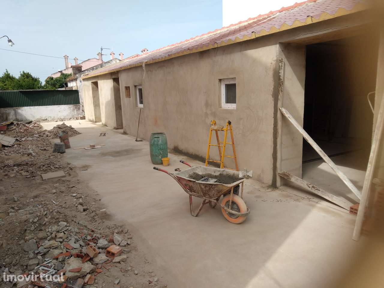 Moradia  T3 Térrea com Logrador em Santo António da Charneca - Grande imagem: 2/4