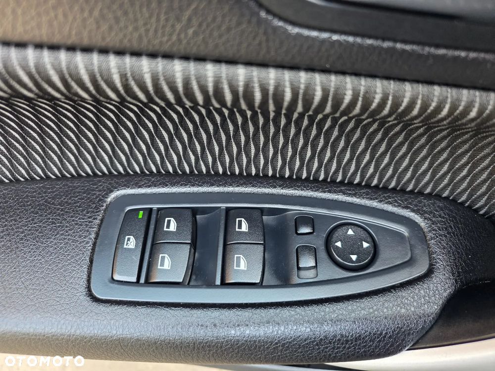 BMW Seria 1 116i - 24