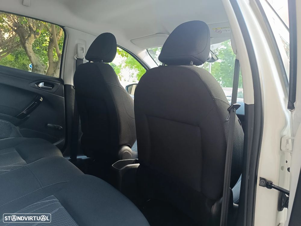 Peugeot 208 1.2 VTi SE Style - 27