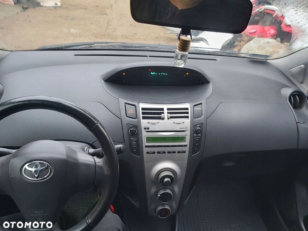 Toyota Yaris II deska poduszka air bag kierowcy pas lewy prawy 5D - 1