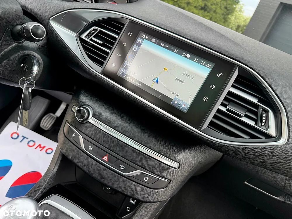 Peugeot 308 1.6 BlueHDi Allure S&S - 19