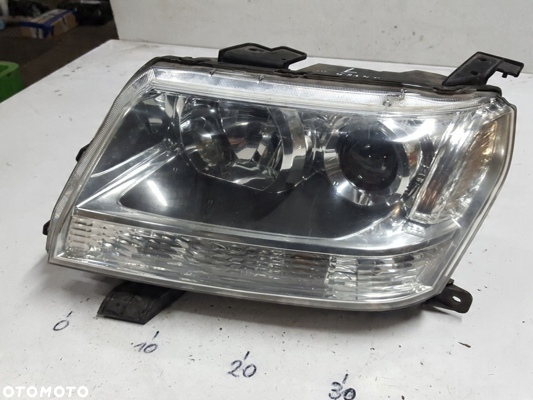 SUZUKI GRAND VITARA II LIFT 08-14r LAMPA XENON LEWA PRZÓD ANGLIK - 2