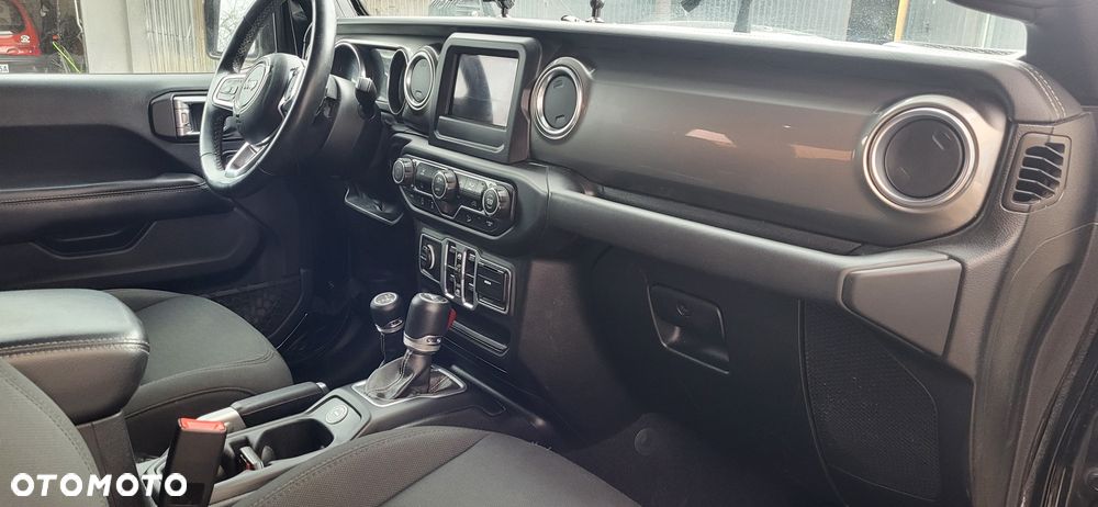 Jeep Wrangler - 4