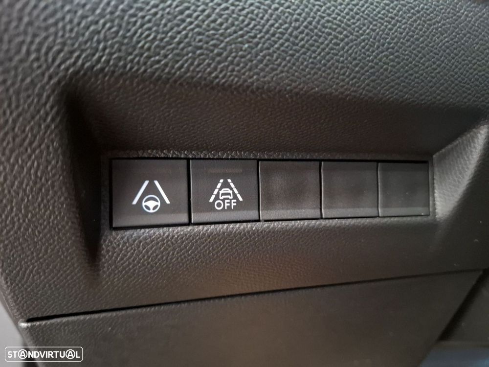 Peugeot 2008 1.2 PureTech GT EAT8 - 24