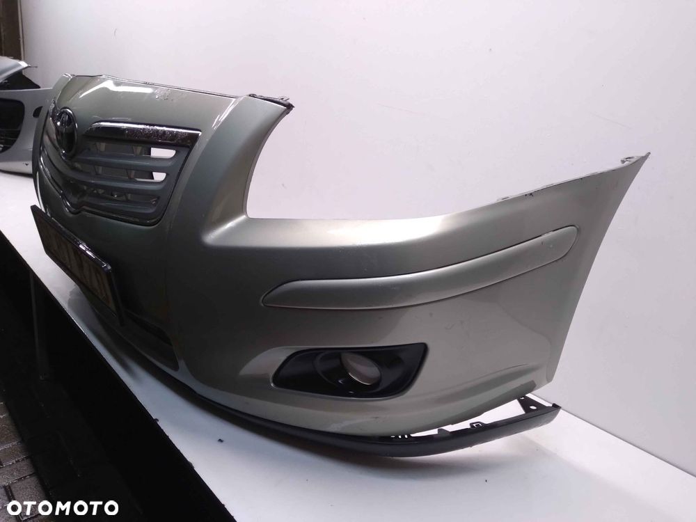 } ZDERZAK PRZÓD PRZEDNI TOYOTA AVENSIS T25 LIFT FL 6T1 SZAMPAŃSKI HALOGENY - 3