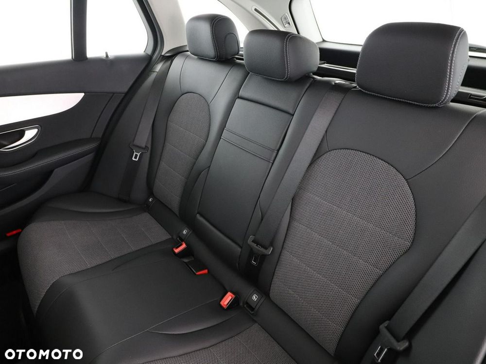 Mercedes-Benz Klasa C 180 9G-TRONIC Avantgarde - 18