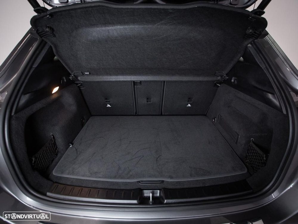 Mercedes-Benz GLA 180 7G-DCT Progressive Advanced - 12