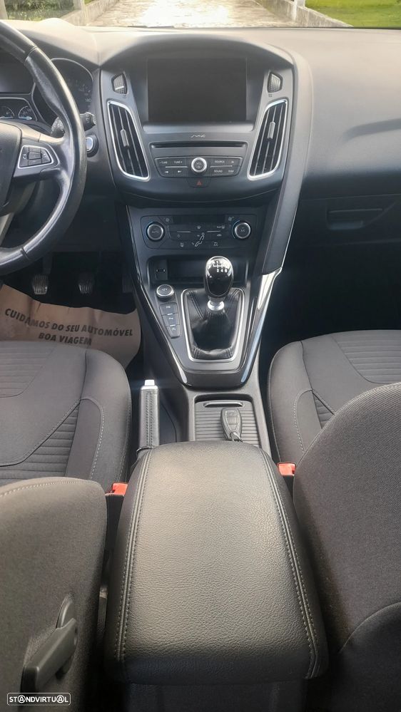 Ford Focus SW 1.0 SCTi Titanium - 24