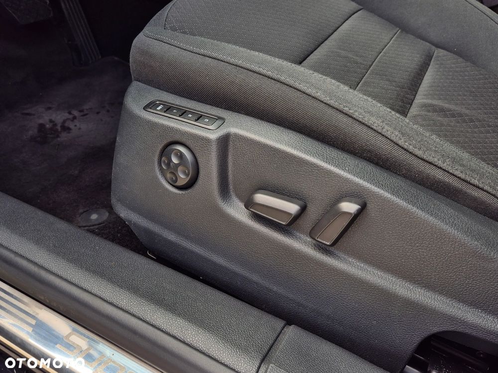 Skoda Superb 2.0 TDI PD DSG Elegance - 30