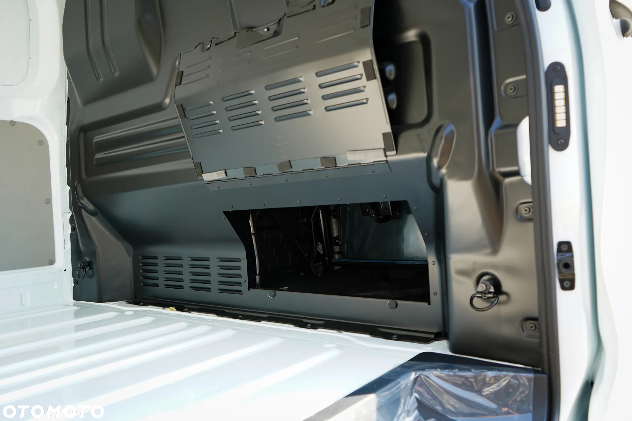 Volkswagen T7 Transporter - 10
