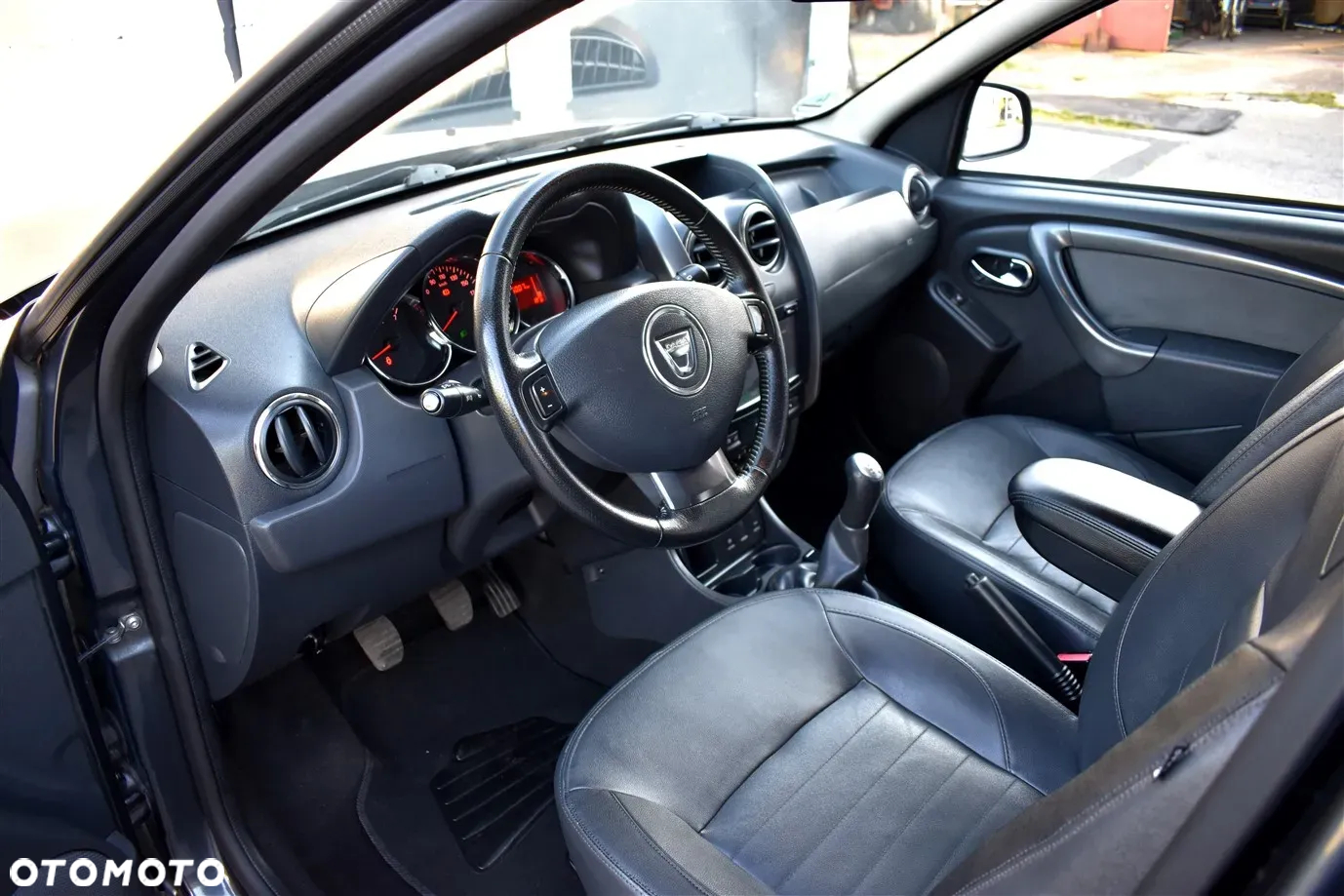 Dacia Duster 1.6 SCe Laureate S&S - 10