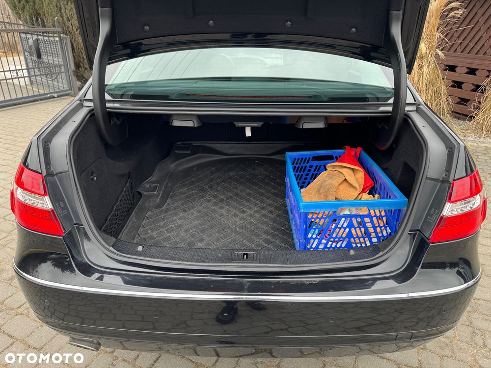 Mercedes-Benz Klasa E 250 CGI BlueEffICIENCY Elegance - 11