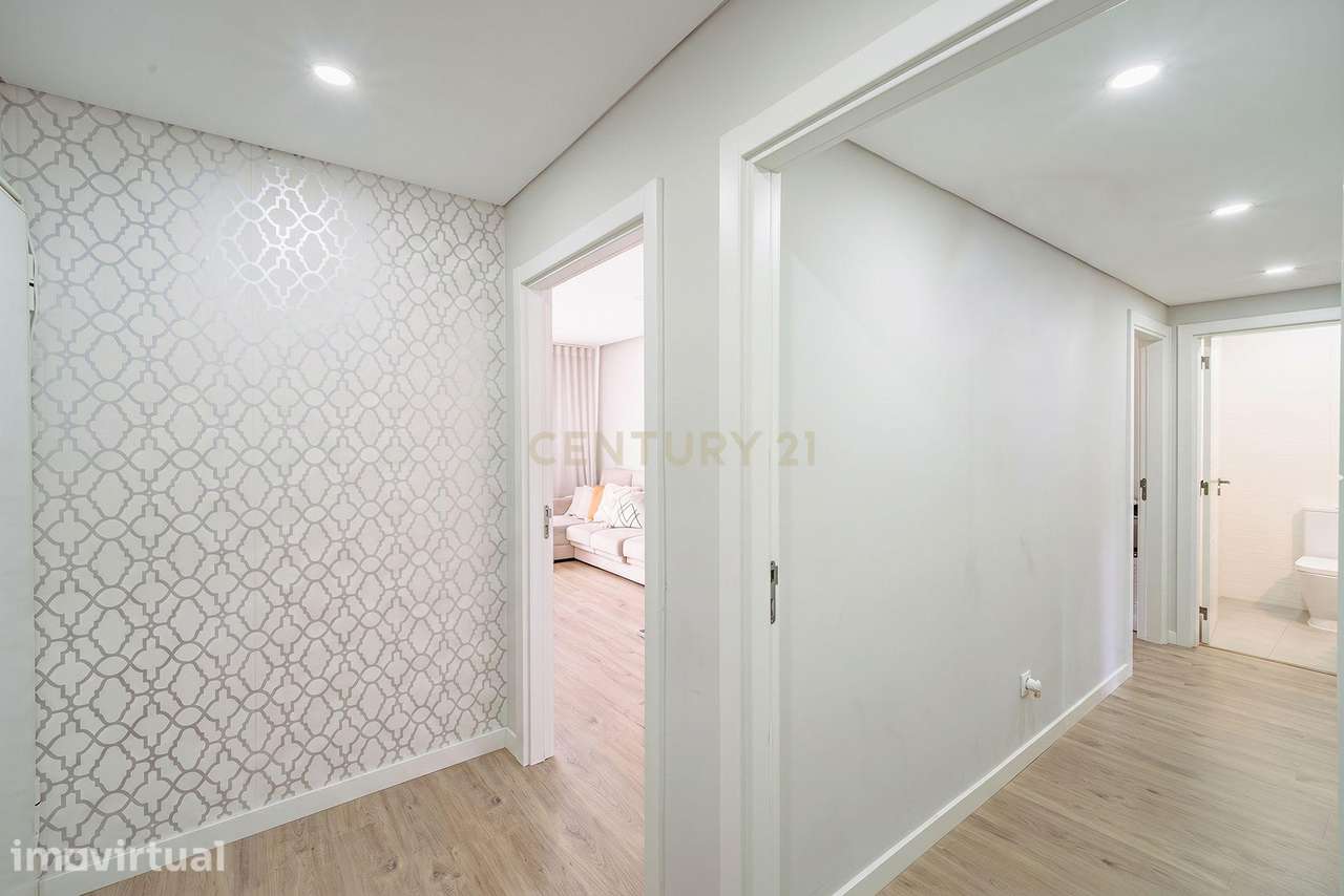 Oportunidade Única no Feijó | T3 Remodelado, 107 m² e Pronto a Habitar - Grande imagem: 5/43