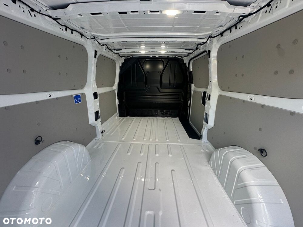 Volkswagen Transporter Transporter Furgon silnik: 2,0 l TDI 150 KM / skrzynia biegów: 8-biegowa automatyczna rozstaw osi: 3500 mm - 22