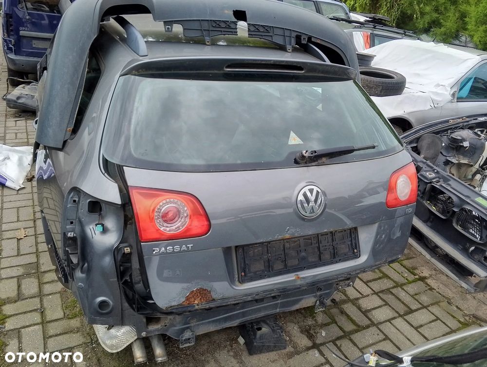 Volkswagen Passat B6 (05-10r.) 1.9TDI 105KM. Silnik BKC Skrzynia GQQ lakier LA7T. Cały na części. GWARANCJA !!!  Przód Tył Zestaw Komplet Drzwi Klapa Zderzak Błotnik Maska Grill Atrapa Szyba Pas Lampa Lusterko Boczki Fotel Kanapa Kokpit Deska Rozdzielcza Przełącznik Włącznik Sterownik Przewody Wiązka Instalacja Moduł Komputer Czujnik Listwa Pompa Alternator Wtryski Głowica Rozrusznik Kompresor Sprzęgło Dwumas Silnik Skrzynia ABS Klimatyzacji Paliwa Wspomagania Kolektor Turbina Przepustnica Zawór Chłodnica Koło Hak Belka Sanki Zawieszenie Mcpherson Półoś Amortyzator Wydech Tłumik Zacisk Most - 6