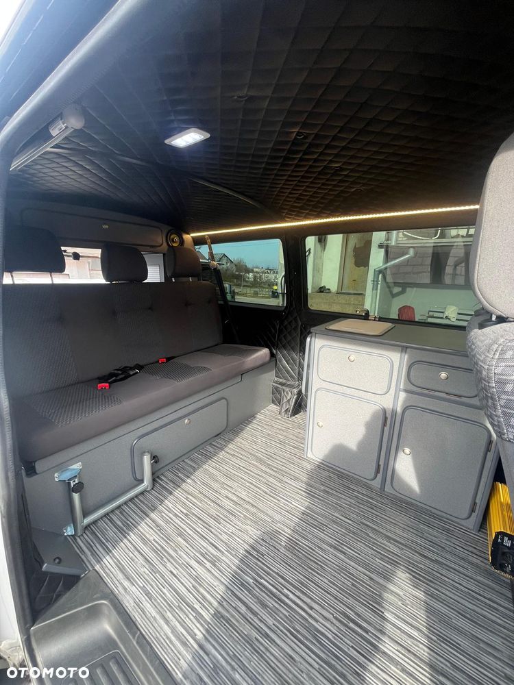 Volkswagen Caravelle - 7