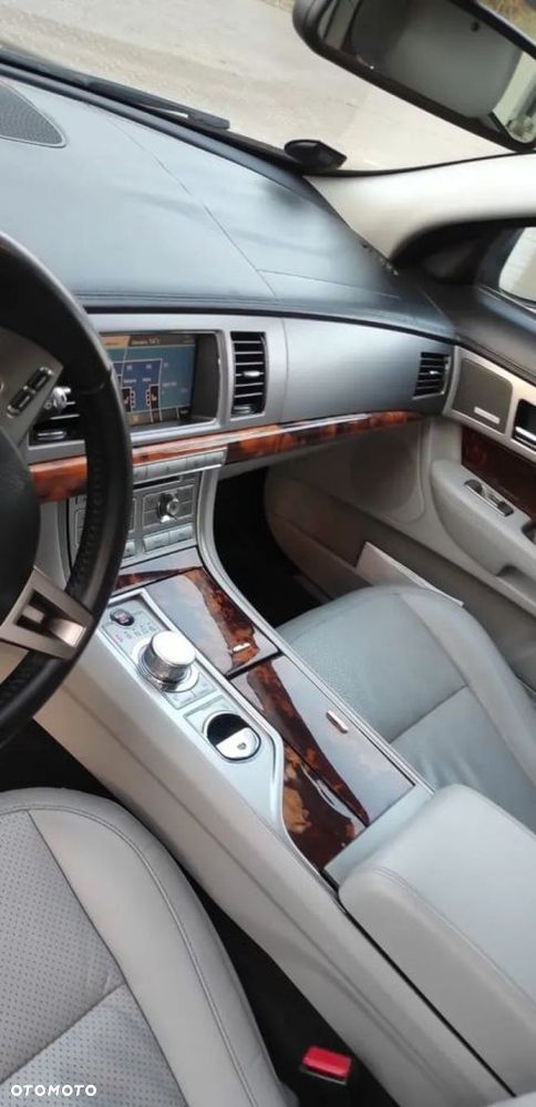 Jaguar XF 2.7 V6 Premium Luxury - 12