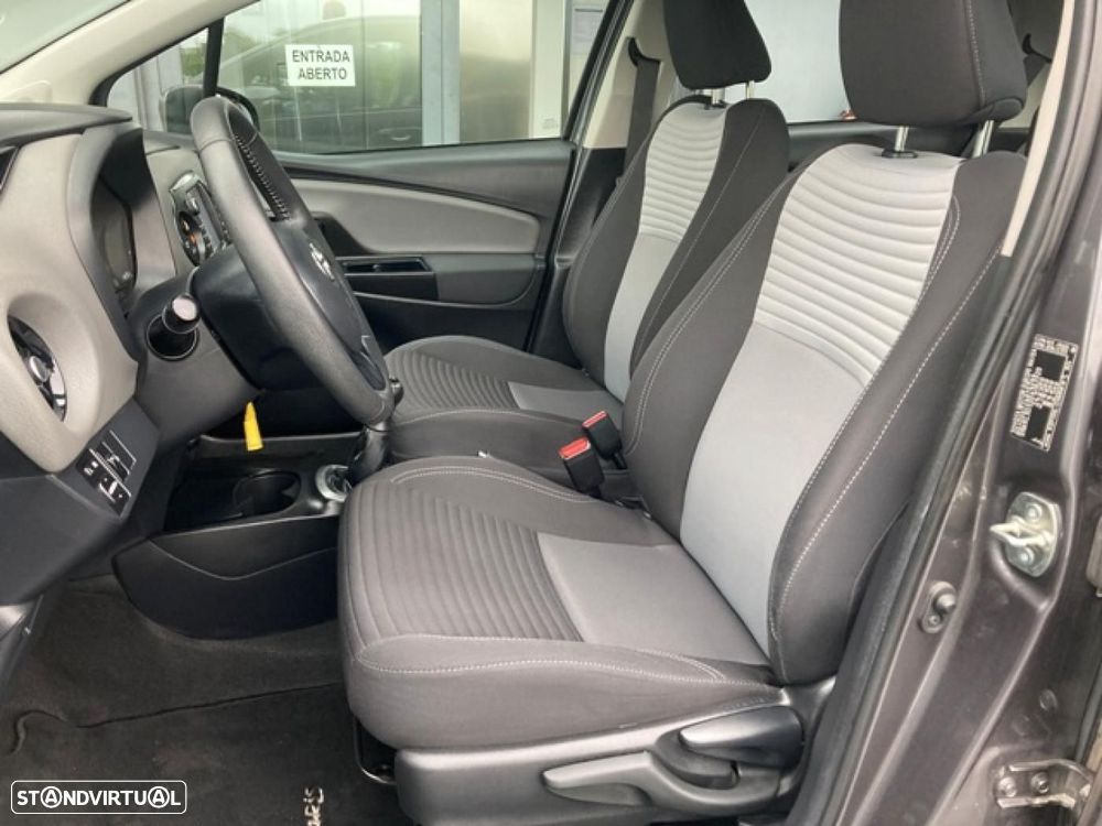 Toyota Yaris 1.0 VVT-i Exclusive - 26