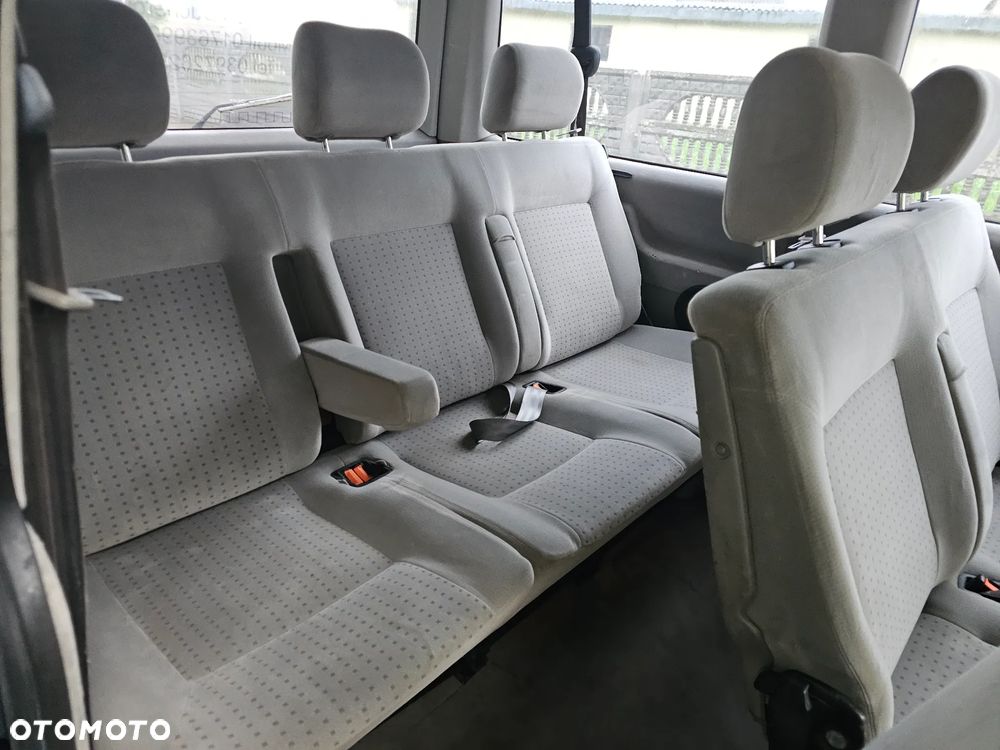 Volkswagen Caravelle - 13