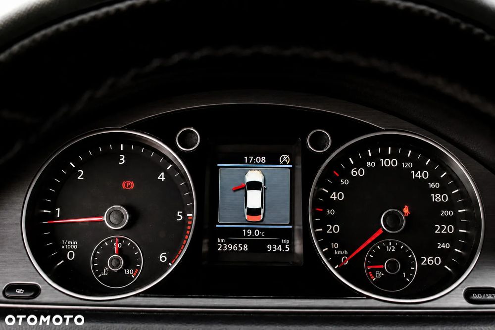 Volkswagen Passat 2.0 TDI Comfortline - 17
